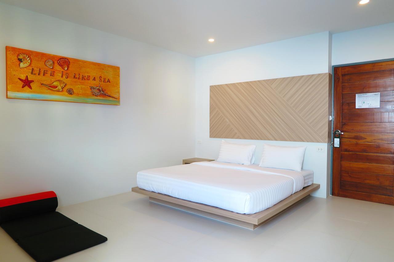 Phuket Marine Poshtel - Sha Plus 찰롱 외부 사진