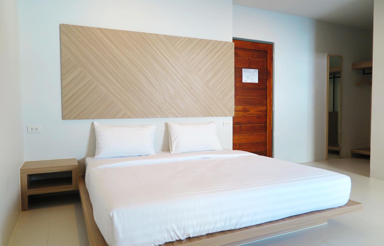 Phuket Marine Poshtel - Sha Plus 찰롱 외부 사진