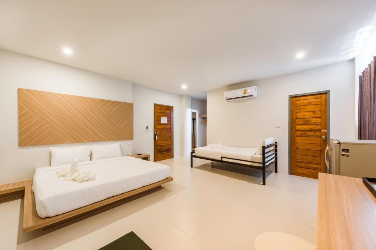 Phuket Marine Poshtel - Sha Plus 찰롱 외부 사진
