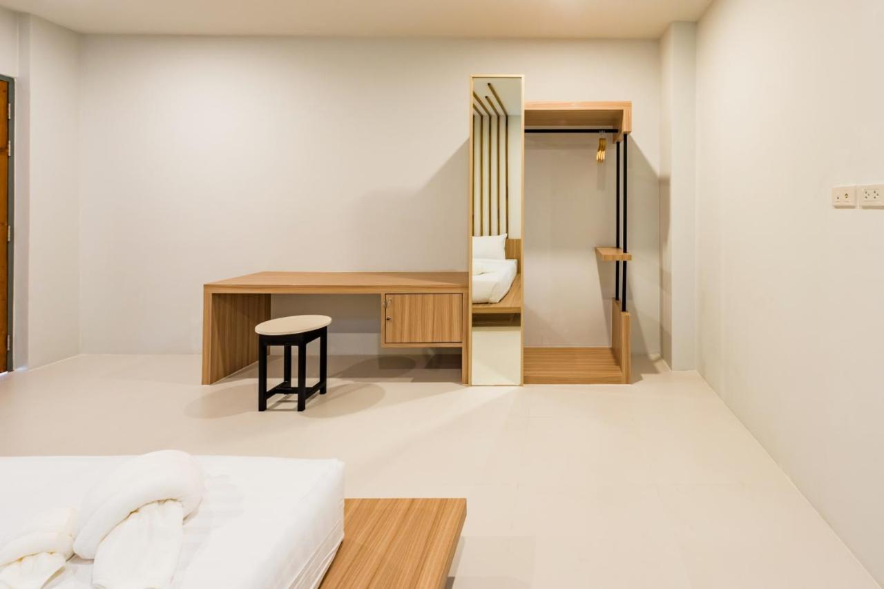 Phuket Marine Poshtel - Sha Plus 찰롱 외부 사진