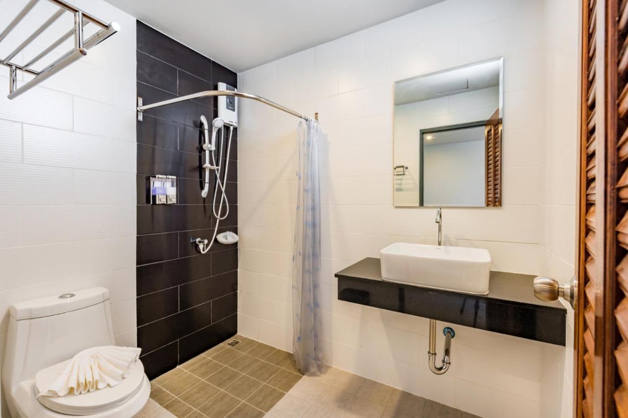 Phuket Marine Poshtel - Sha Plus 찰롱 외부 사진