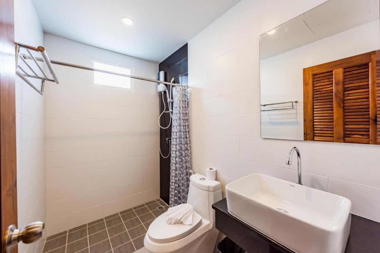 Phuket Marine Poshtel - Sha Plus 찰롱 외부 사진