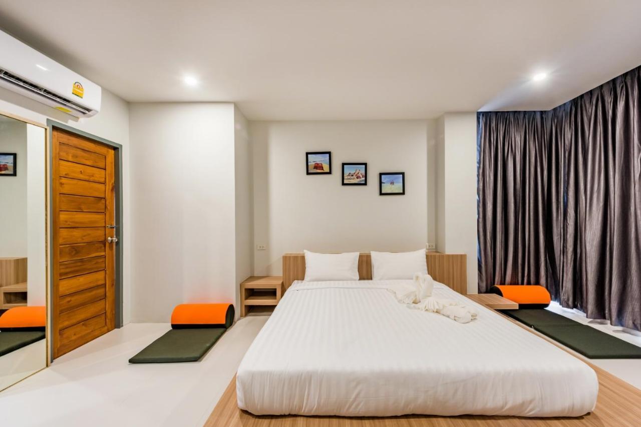 Phuket Marine Poshtel - Sha Plus 찰롱 외부 사진