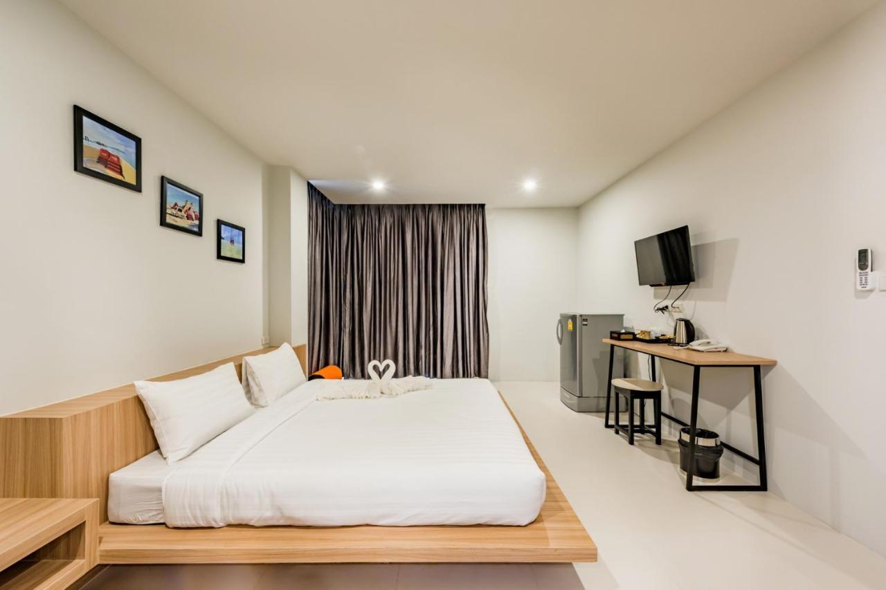 Phuket Marine Poshtel - Sha Plus 찰롱 외부 사진