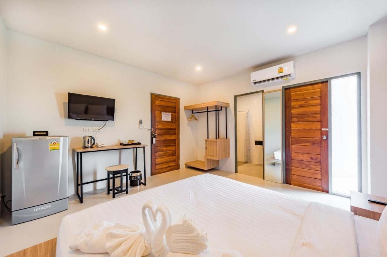 Phuket Marine Poshtel - Sha Plus 찰롱 외부 사진