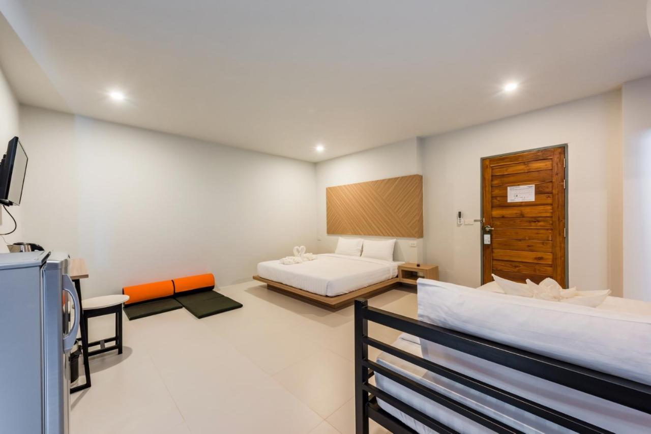 Phuket Marine Poshtel - Sha Plus 찰롱 외부 사진